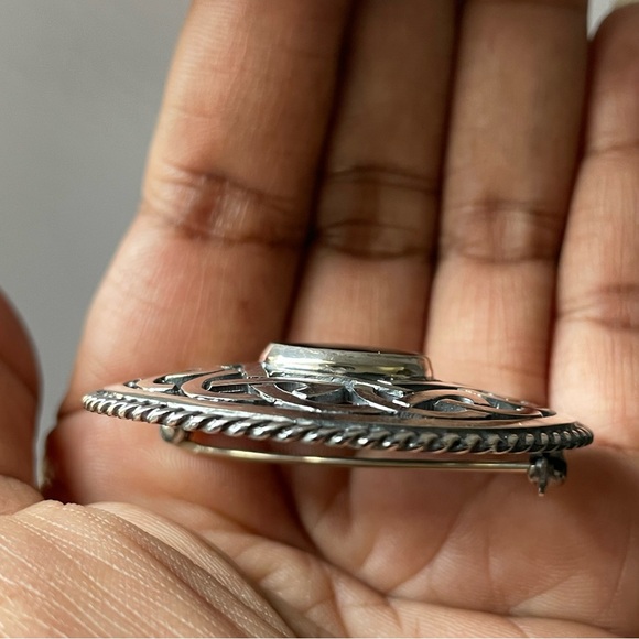Celtic Onyx Dress Brooch in Sterling Silver - Picture 4 of 9